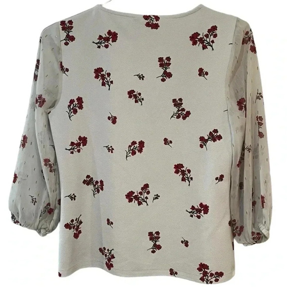 Elle size M cherry blossom pull over top with sheer sleeves EUC - Picture 10 of 10